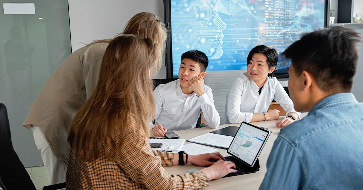 How to Choose the Right Digital Marketing Agency in Dubai — Digital Marketing article by Arabesc Digital